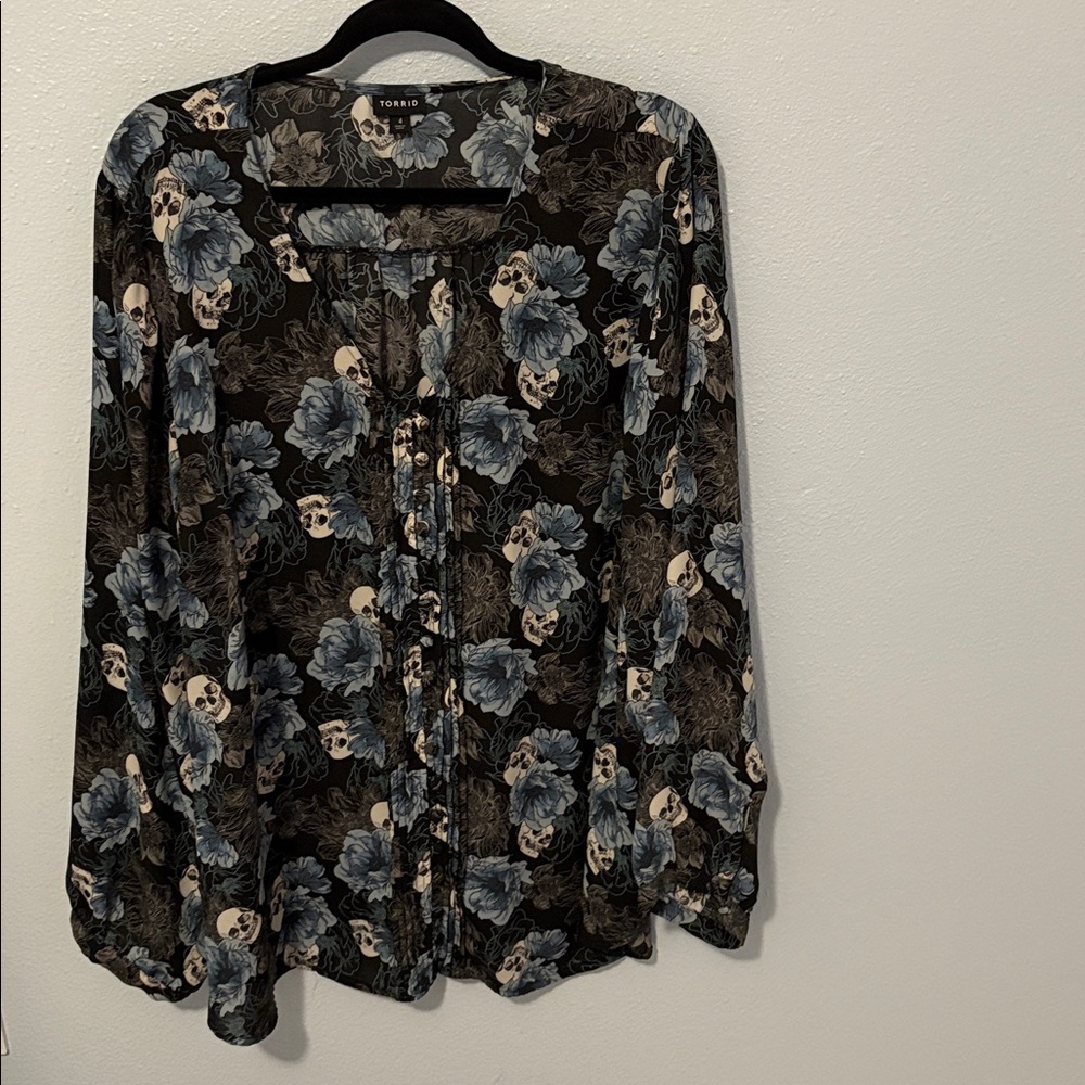 TORRID Pintuck Blouse Georgette Floral Skull Black